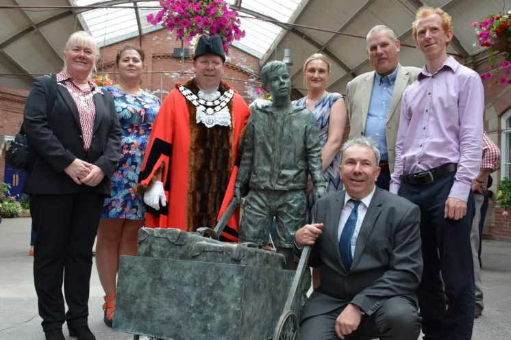 15-Barrow-Boy-unveiling